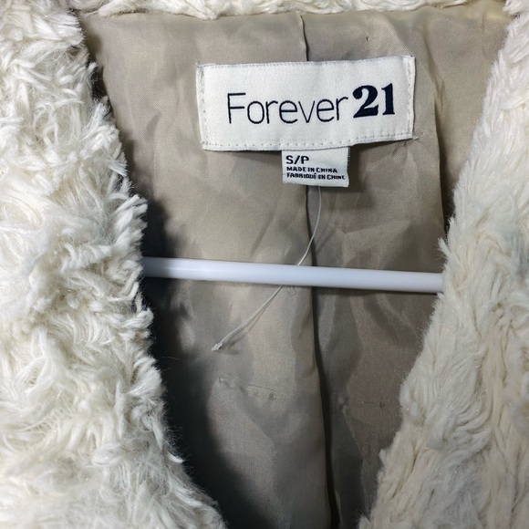 Women's Cream Double-Breasted Coat Button, Fur Trim
FOREVER 21 - Picture 5 of 10